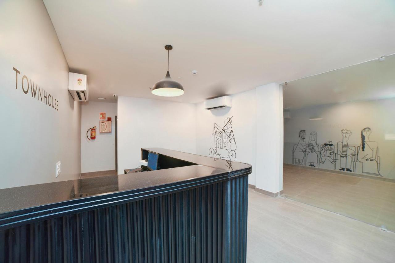 Vaccinated Staff- Oyo Townhouse 384 Nk Hotels Dispur Екстер'єр фото