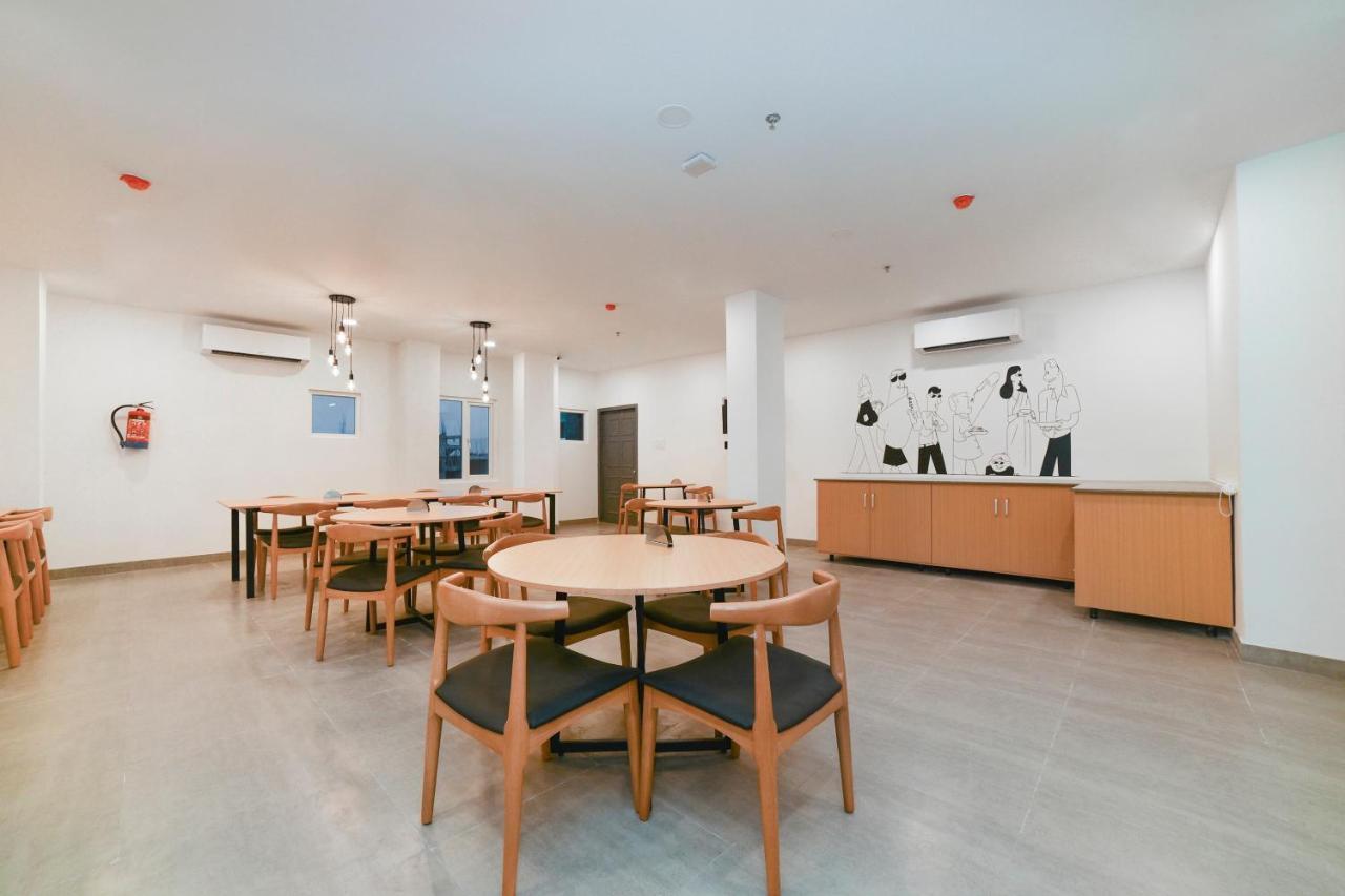 Vaccinated Staff- Oyo Townhouse 384 Nk Hotels Dispur Екстер'єр фото