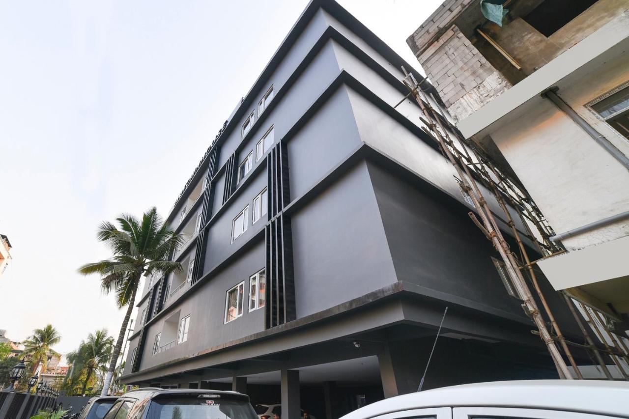 Vaccinated Staff- Oyo Townhouse 384 Nk Hotels Dispur Екстер'єр фото