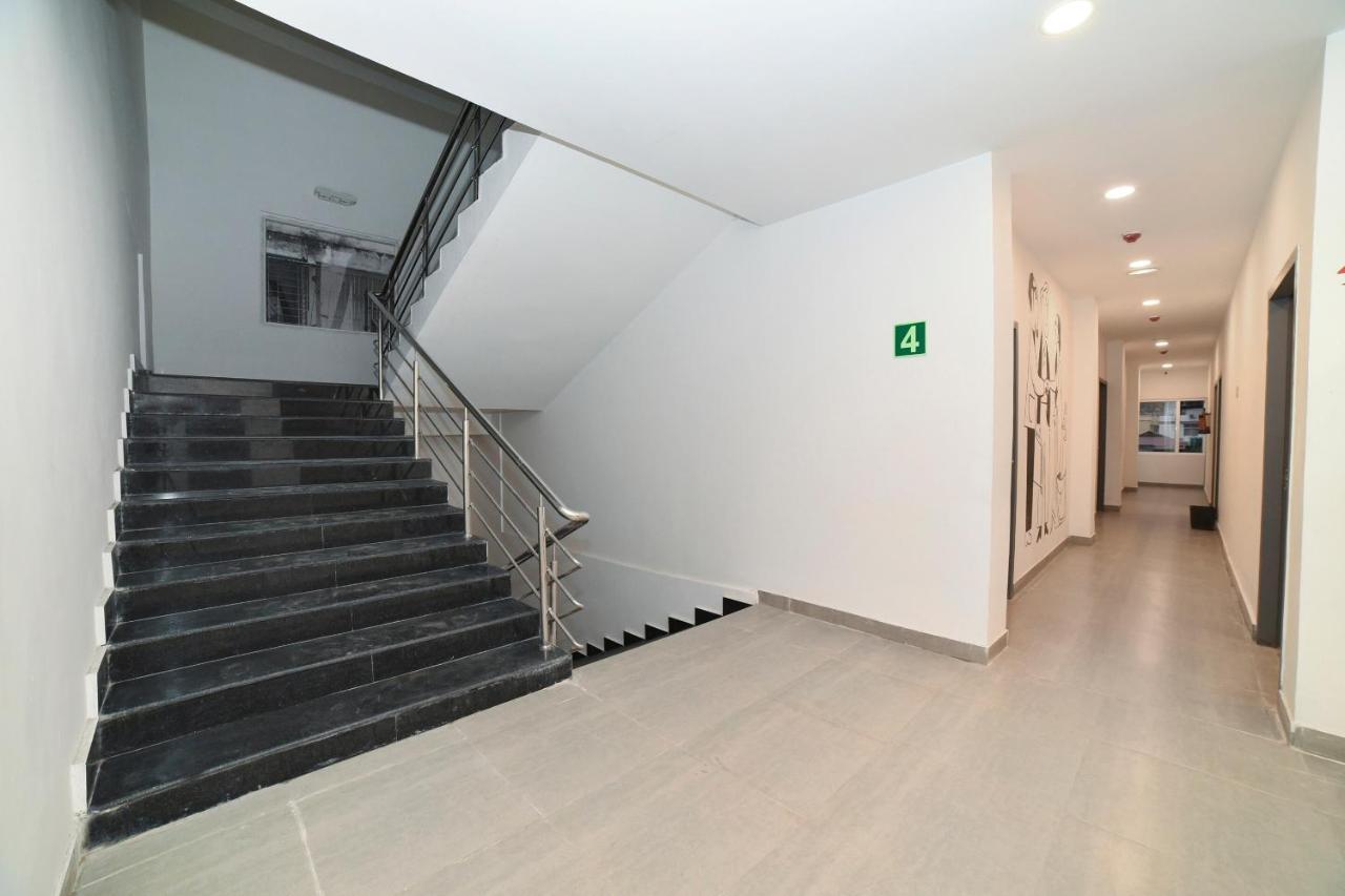 Vaccinated Staff- Oyo Townhouse 384 Nk Hotels Dispur Екстер'єр фото